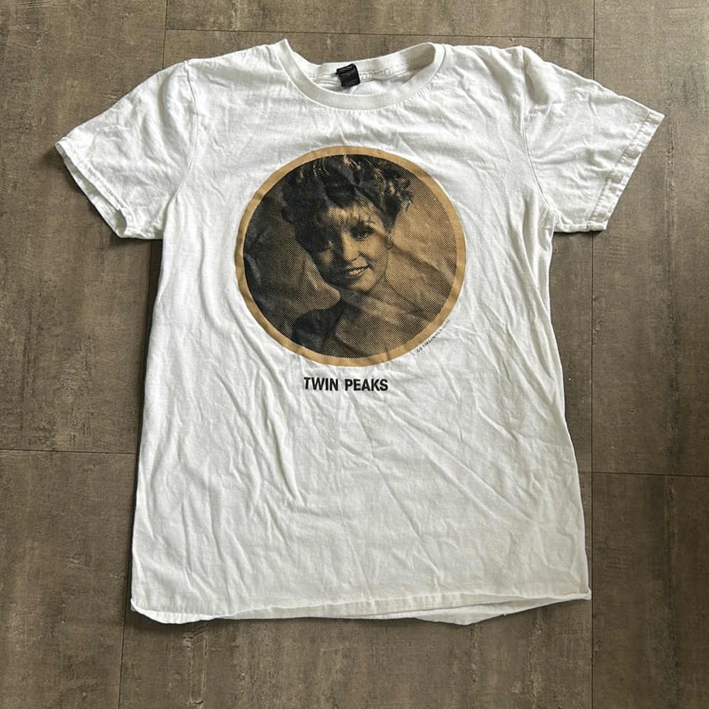 Twin peaks tee
